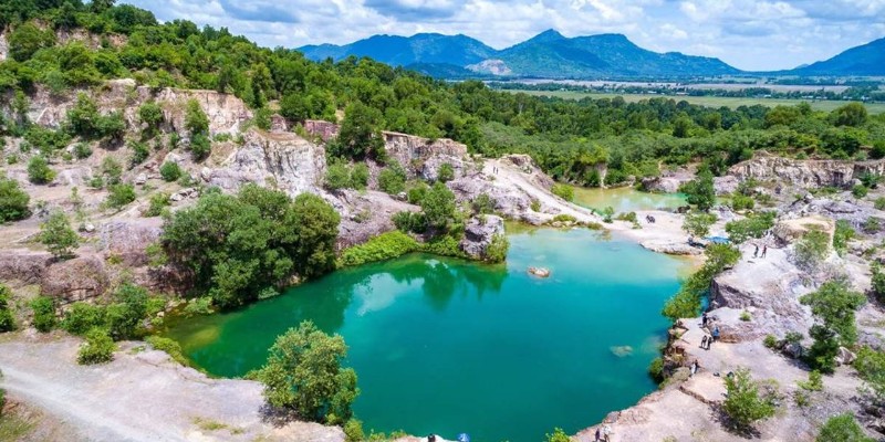 Hồ Tà Pạ nước xanh trong vắt, góc sống ảo cực chất.